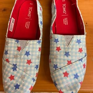 Toms red, white, and blue women’s 9W sneaker flats. Some stars glow in the dark.